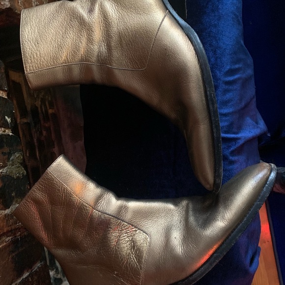 St Laurent Wyatt in metallic gold leather - Picture 3 of 7